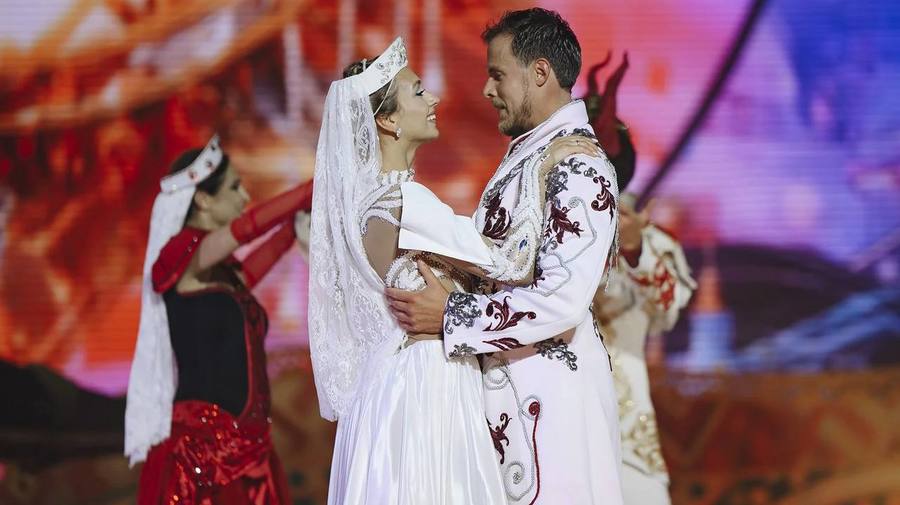Новогодняя премьера в Петербурге: Ледовое шоу Татьяны Навки «Вечера на хуторе»