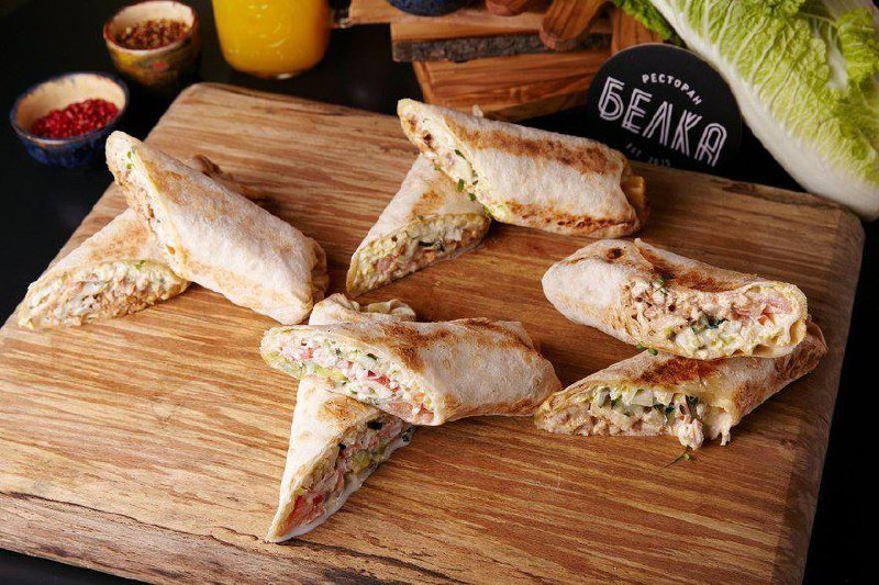 Петербургские депутаты предложили узаконить шаверму в ГОСТе наравне с шаурмой