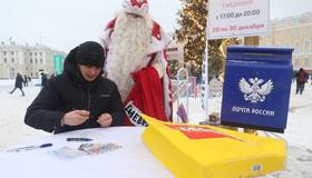 С 20 декабря на Дворцовой площади вновь откроется «Новогодняя почта». Каждый посетитель сможет бесплатно отправить праздничную открытку в любую точку России.