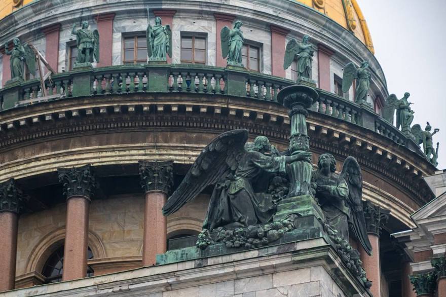 С Исаакиевского собора сняли строительные леса после реставрации балюстрады