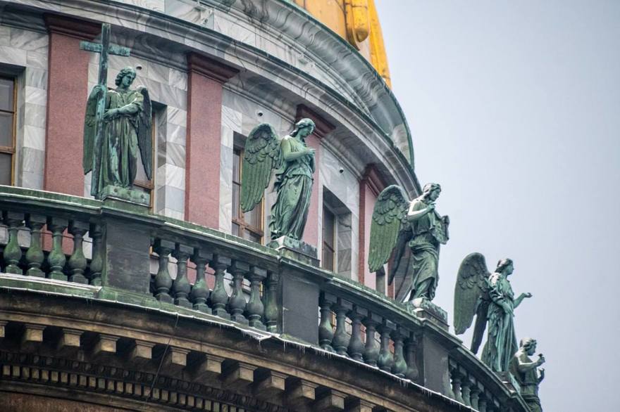 С Исаакиевского собора сняли строительные леса после реставрации балюстрады