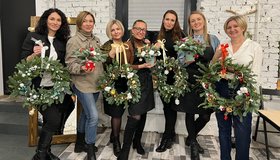 Мастер-класс "Новогодний венок или композиция из нобилиса"