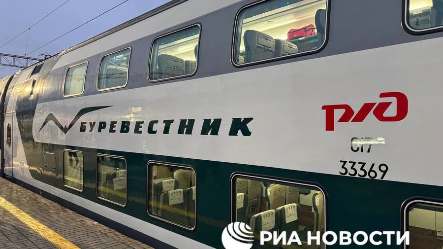 РЖД запустили на линии Москва — Нижний Новгород новый двухэтажный поезд «Буревестник», сегодня он принимает первых пассажиров.