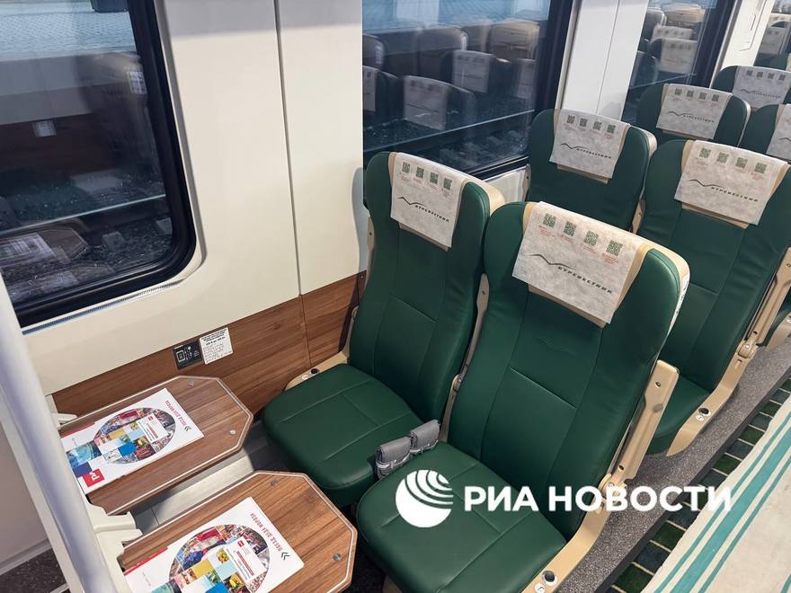 РЖД запустили на линии Москва — Нижний Новгород новый двухэтажный поезд «Буревестник», сегодня он принимает первых пассажиров.