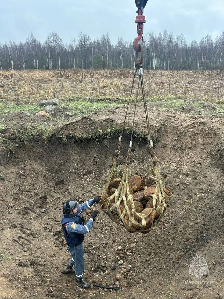 Во время земляных работ в Тосненском районе рабочие наткнулись на арсенал времён Великой Отечественной.