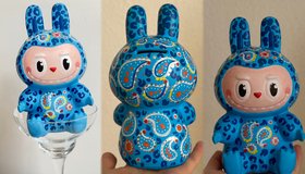 Роспись игрушки Лабубу с видом на Неву от Артвайбс