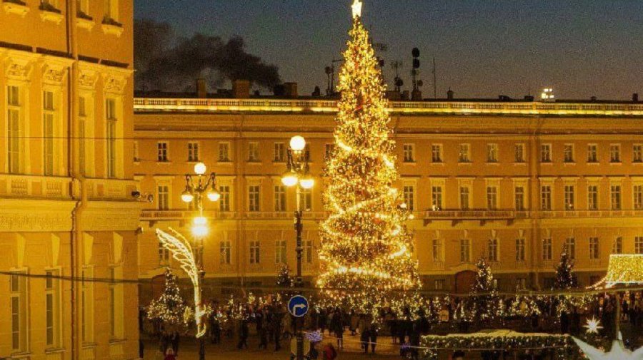 Рождественская ярмарка на Дворцовой площади