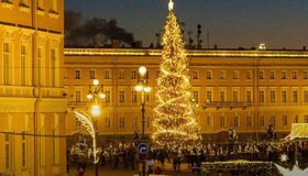 Рождественская ярмарка на Дворцовой площади