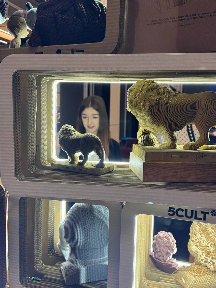 Петербургский бренд 5CULT стал лучшим в России музейным сувениром. Культурный мерч теперь — не магнитики.