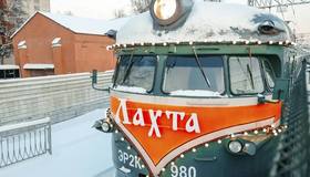 Ретроэлектричка «Лахта» отправится в новогодний рейс 27 декабря. Она поедет с Балтийского вокзала в Гатчину.
