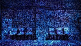 Покрас Лампас расписал арку на 8-й Советской улице. На стенах появились строки из «Вот такой рассеянный» Самуила Маршака.