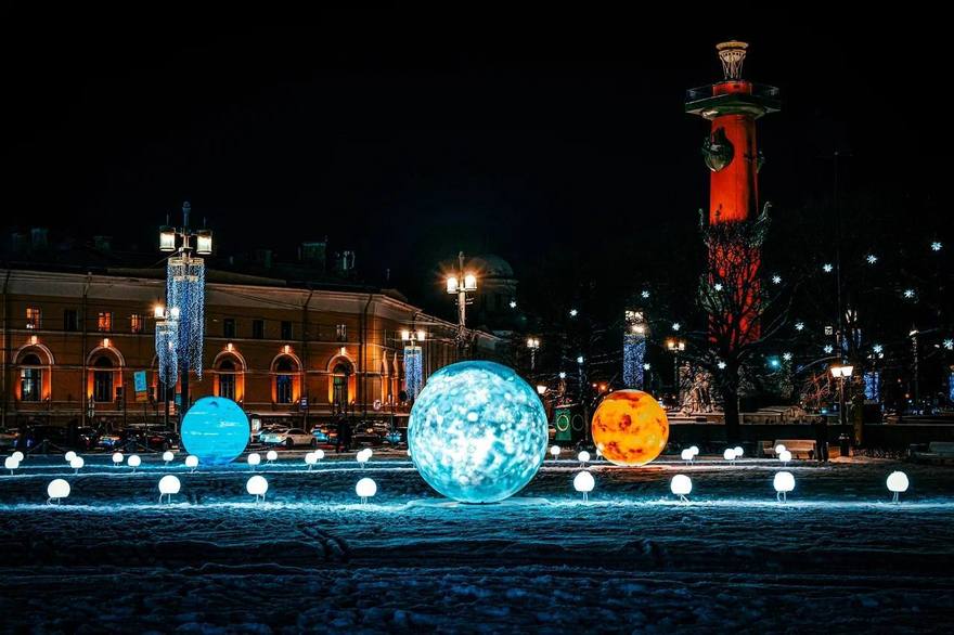 Петербург полностью готов к зимним праздникам. Все районы города украшены, заработали Рождественские ярмарки и катки. 