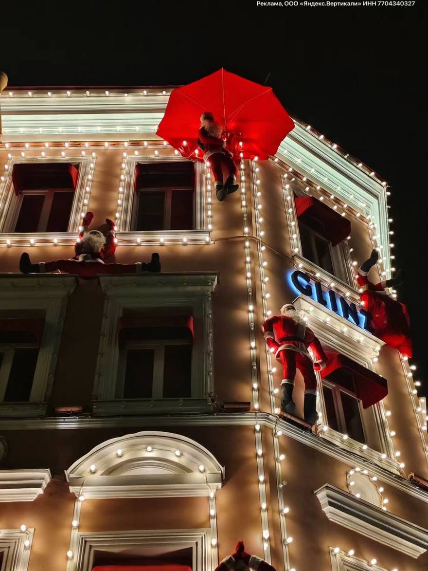 Деды Морозы устроили настоящий захват отеля на Петроградской 