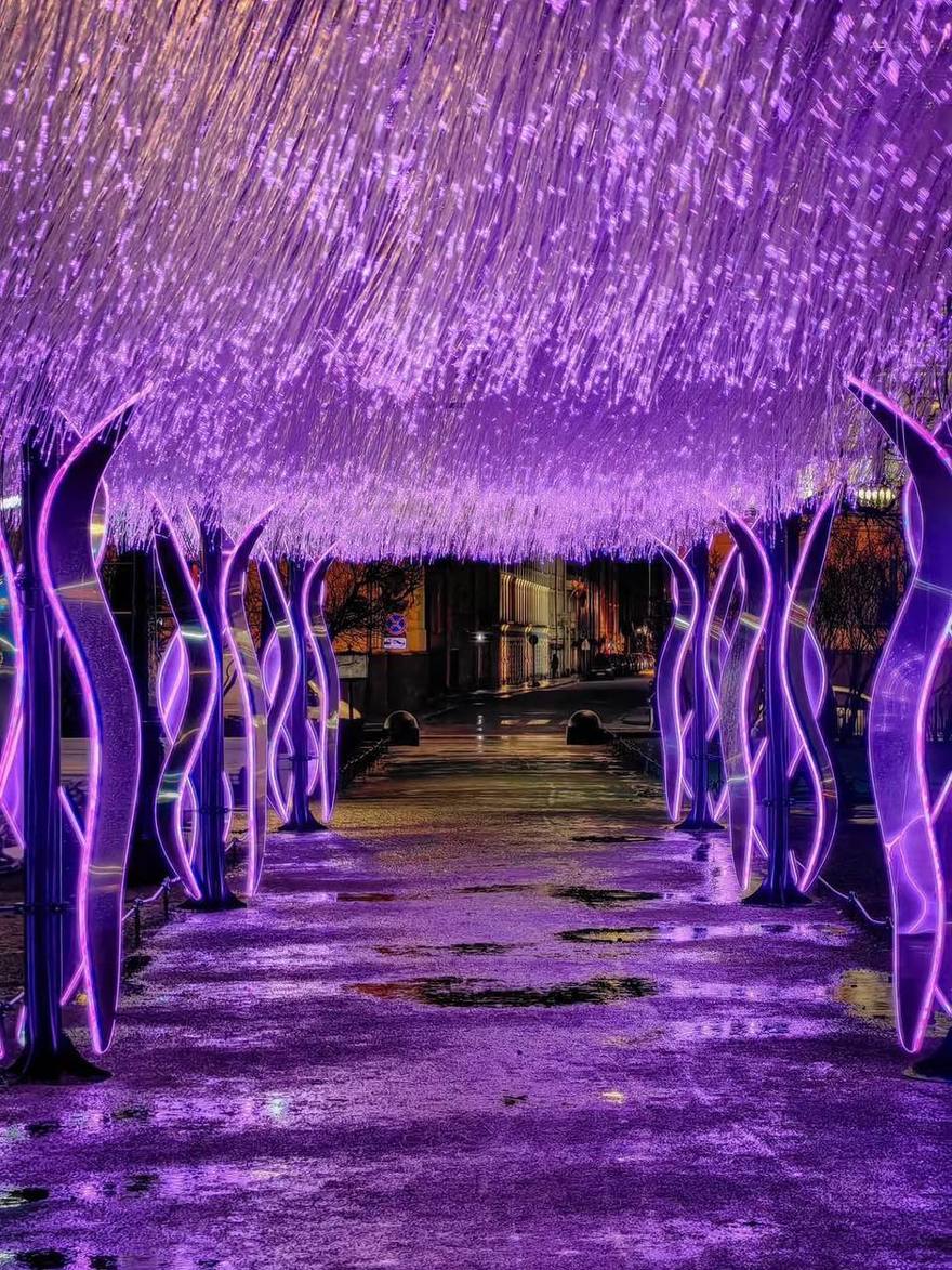 Невероятный космический тоннель появился у здания Президентской библиотеки