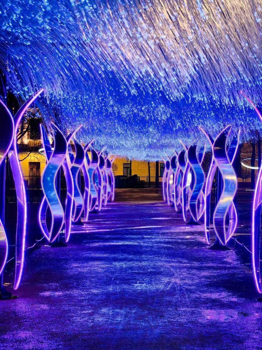 Невероятный космический тоннель появился у здания Президентской библиотеки