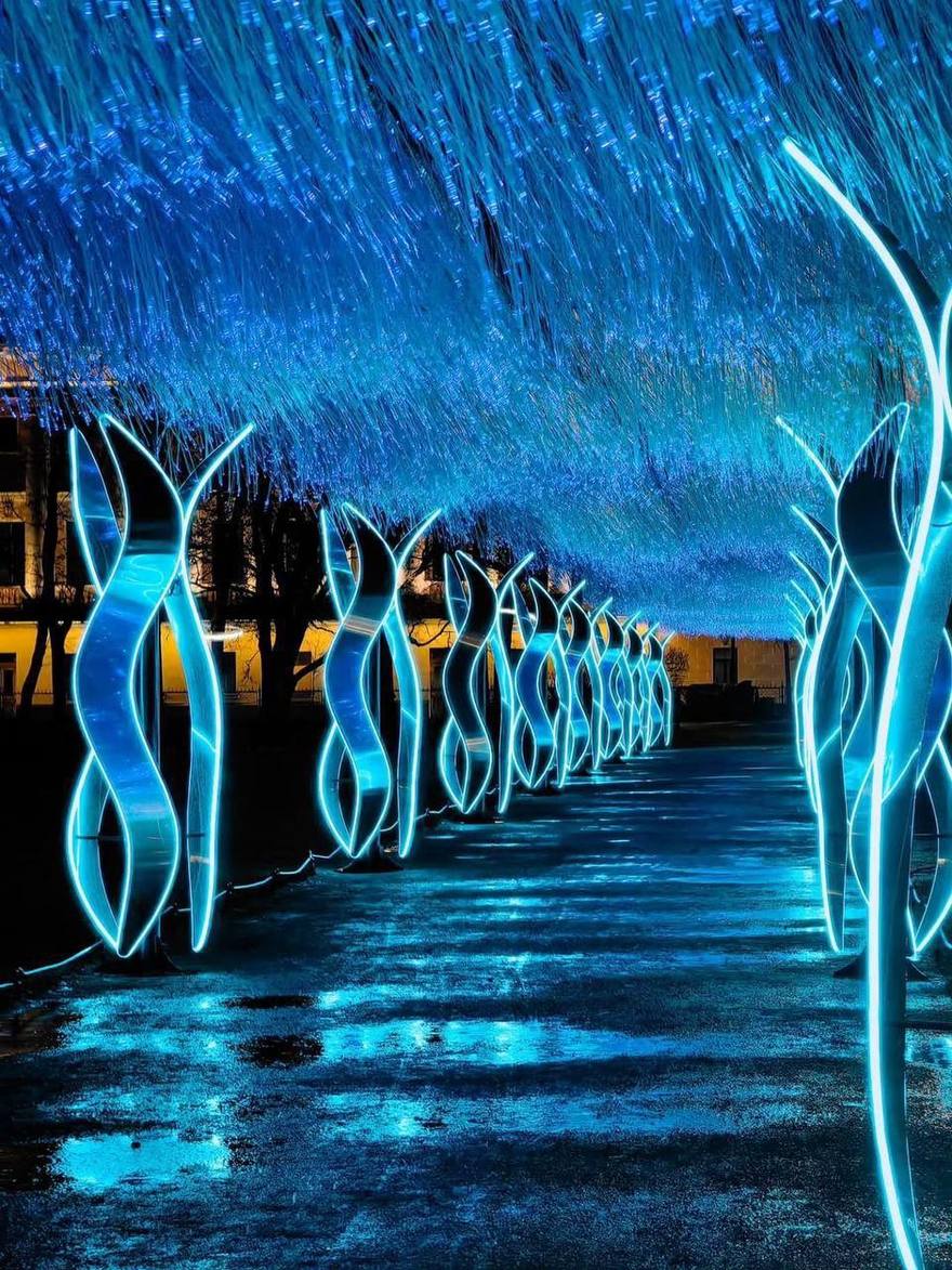 Невероятный космический тоннель появился у здания Президентской библиотеки