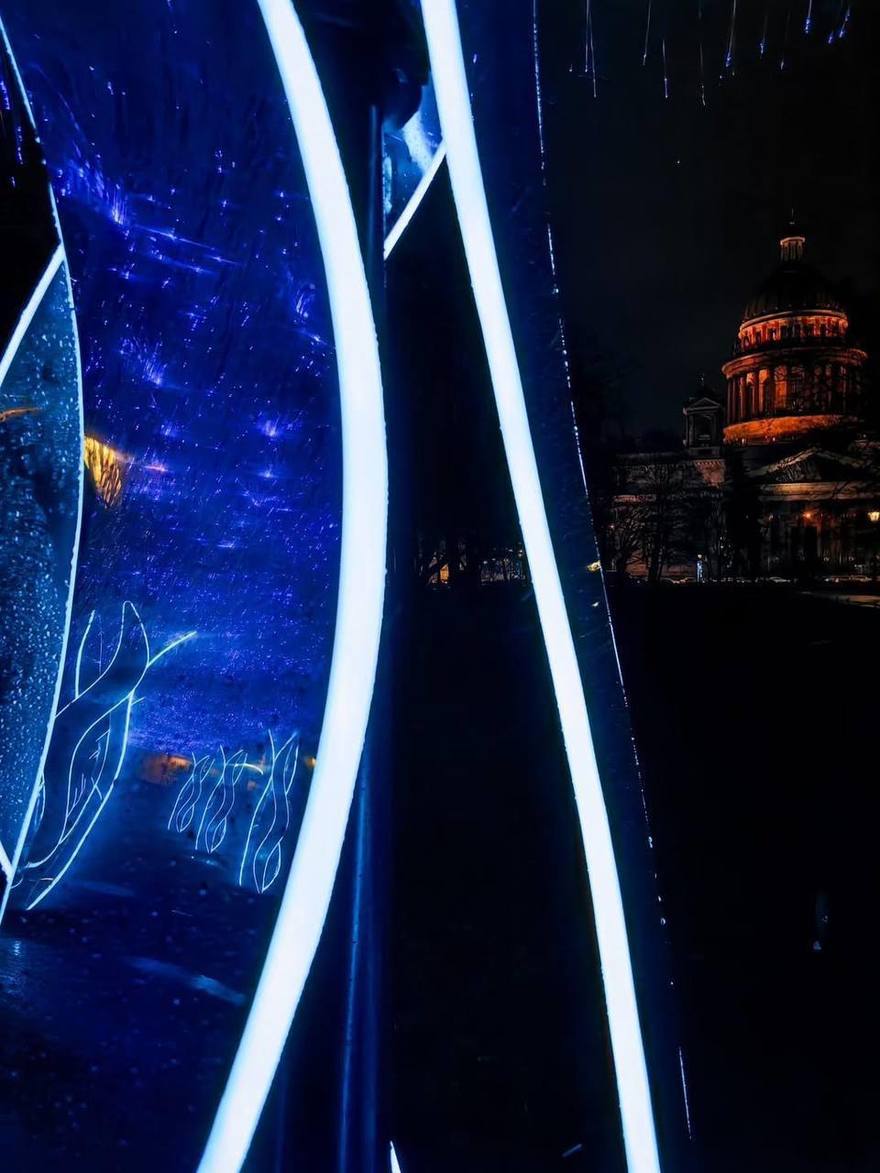 Невероятный космический тоннель появился у здания Президентской библиотеки