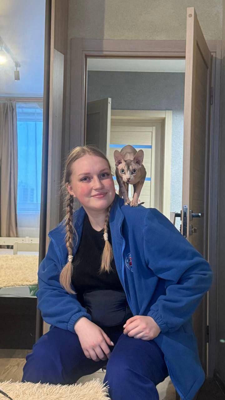 Милота дня: сотрудники скорой помощи в Ленобласти поделились снимакми котиков, которые встречают их на вызовах.