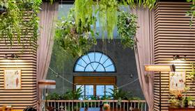 В Петербурге запустят бесплатные аудиопрогулки по культовым кафе города