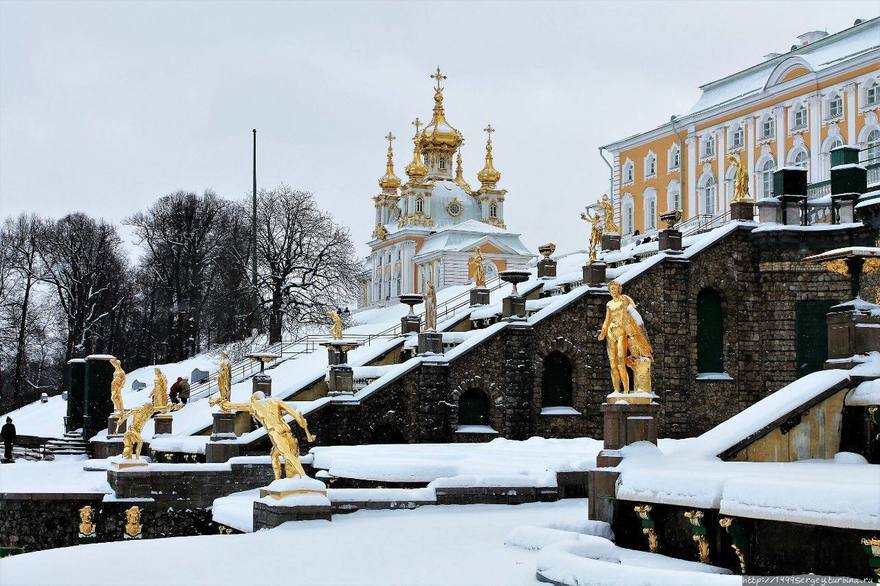 До апреля Нижний парк Петергофа открыт для всех бесплатно