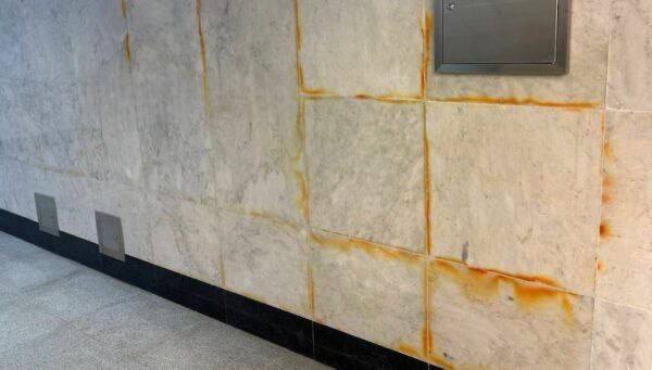 В Петербурге новая станция метро проржавела через неделю после открытия