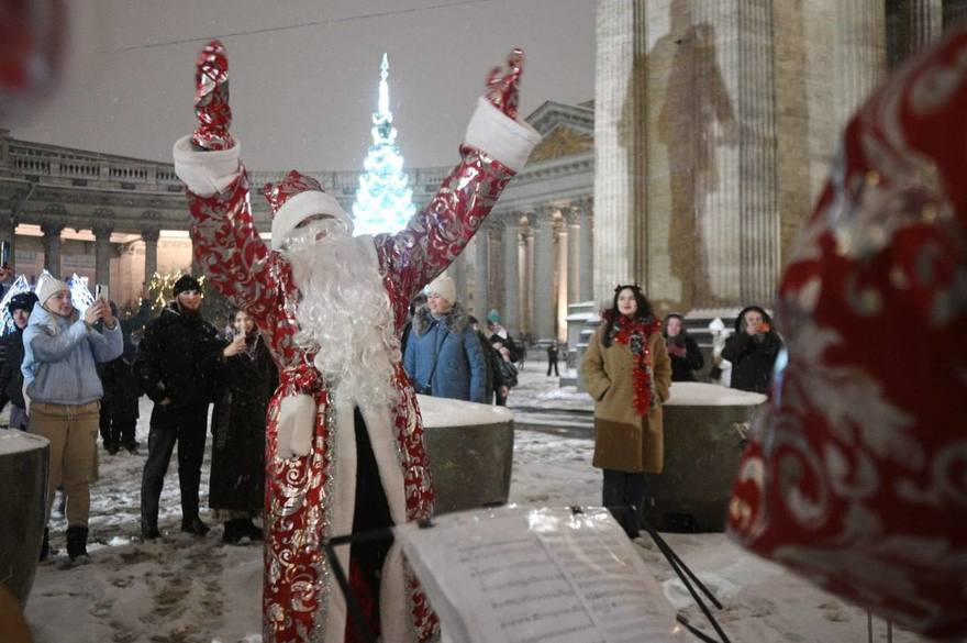 Деды Морозы и Снегурочки прокатятся на велосипедах по Петербургу 11 января