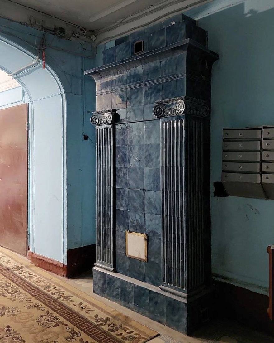 Печь царских времен отреставрировали в парадной доходного дома А. А. Смирнова. волонтеры «Гэнг»