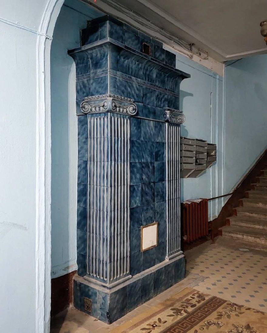 Печь царских времен отреставрировали в парадной доходного дома А. А. Смирнова. волонтеры «Гэнг»