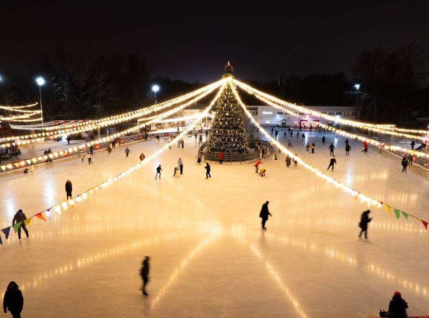 Сегодня на катке Елагина острова пройдёт бесплатное ледовое шоу.