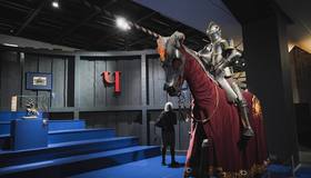 В Центральном выставочном зале «Манеж» стартовала выставка «Все Бенуа – всё Бенуа» — масштабный рассказ о легендарной творческой династии России и Петербурга.