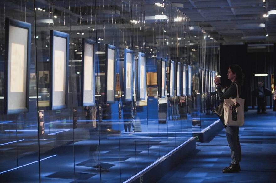 В Центральном выставочном зале «Манеж» стартовала выставка «Все Бенуа – всё Бенуа» — масштабный рассказ о легендарной творческой династии России и Петербурга.