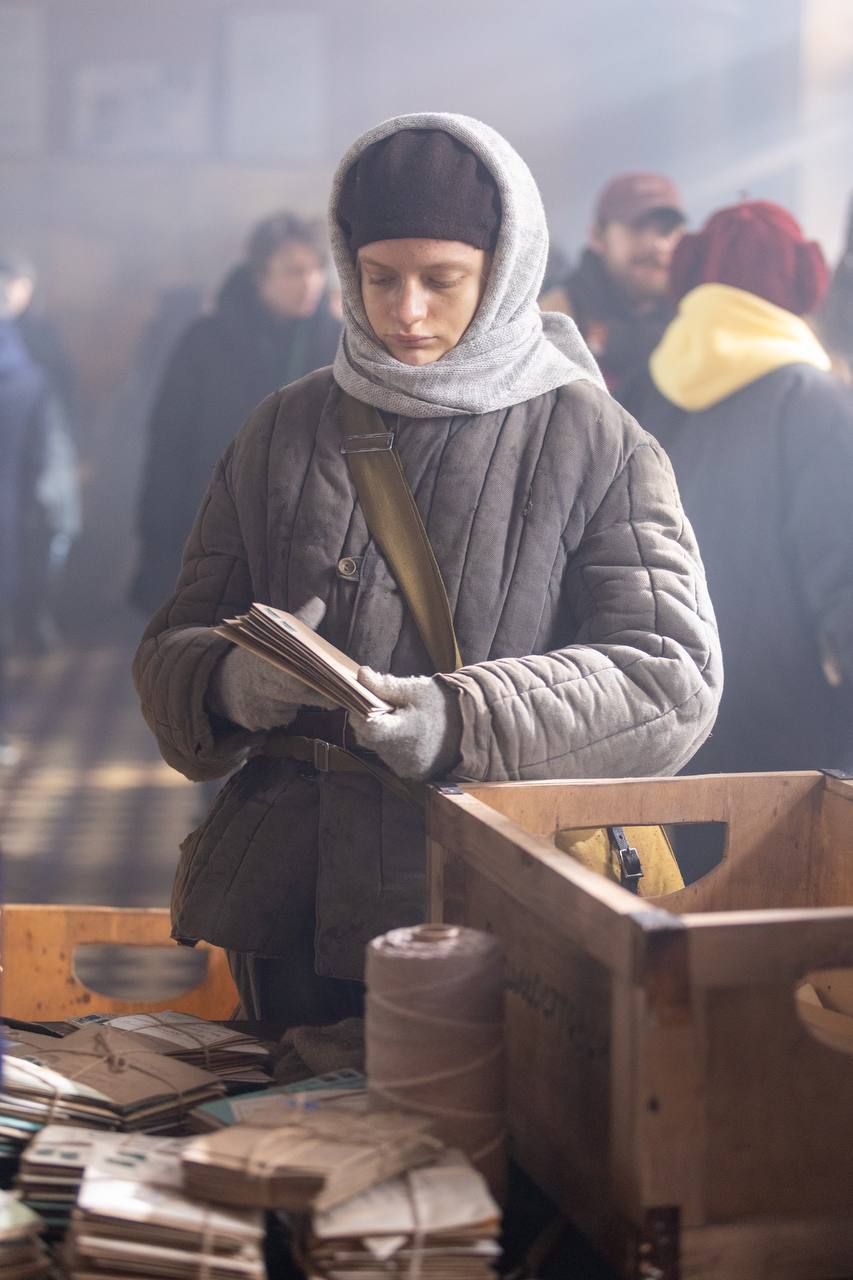 На киностудии «Ленфильм» совместно со студией «Автор» стартовали съёмки полнометражного фильма «На краю детства» — драмы о блокадном Ленинграде.