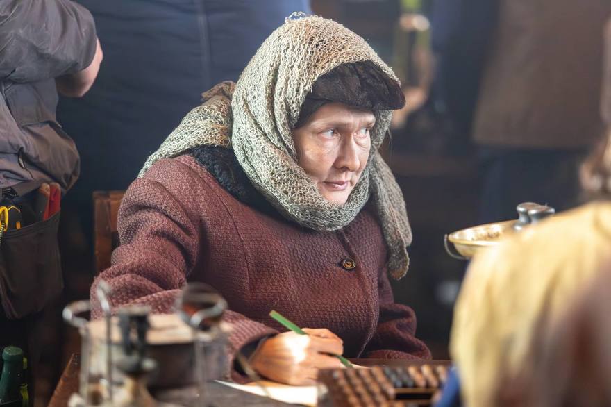 На киностудии «Ленфильм» совместно со студией «Автор» стартовали съёмки полнометражного фильма «На краю детства» — драмы о блокадном Ленинграде.