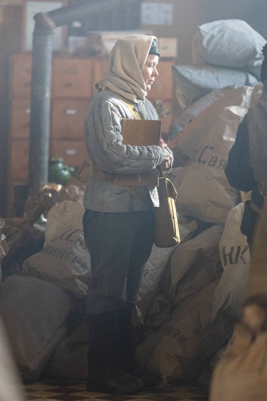 На киностудии «Ленфильм» совместно со студией «Автор» стартовали съёмки полнометражного фильма «На краю детства» — драмы о блокадном Ленинграде.