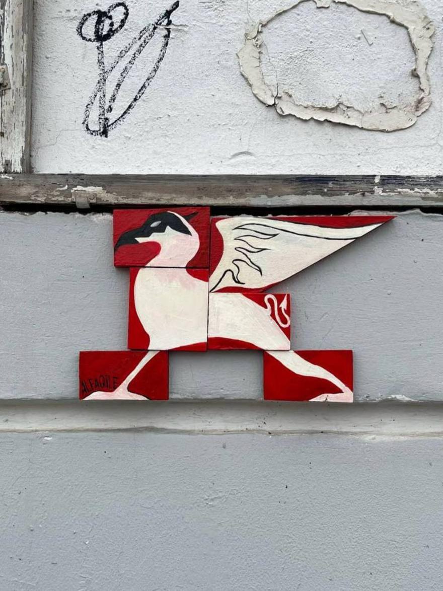 На канале Грибоедова поселился мини-грифон