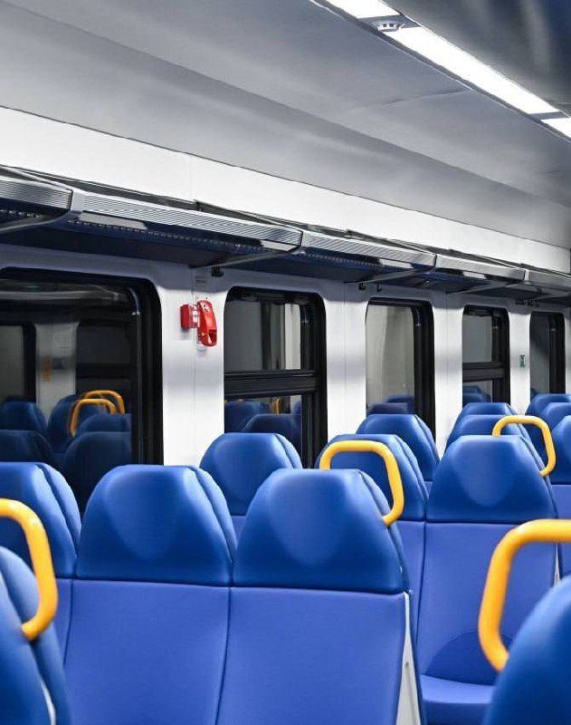 Новый электропоезд запустили между Петербургом и Сестрорецком.