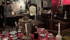 Спектакль-экскурсия «Не прощаюсь, звони!» в квартире Довлатова