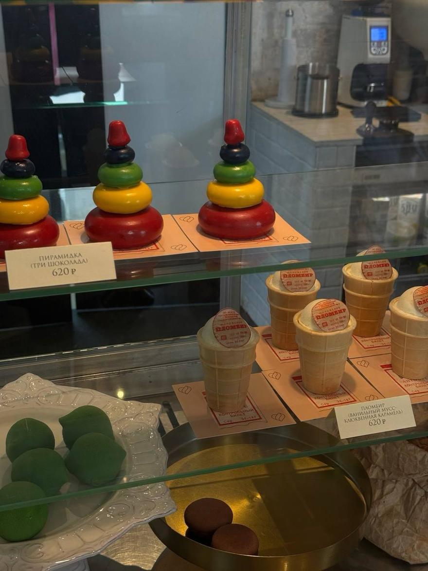 Десерты в стиле СССР можно попробовать в Cherchez la tarte при входе в Екатерининский парк!