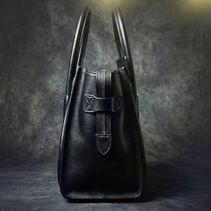 Петербургские дизайнеры представили новую модель сумки с изображениями хищника и ксеноморфа