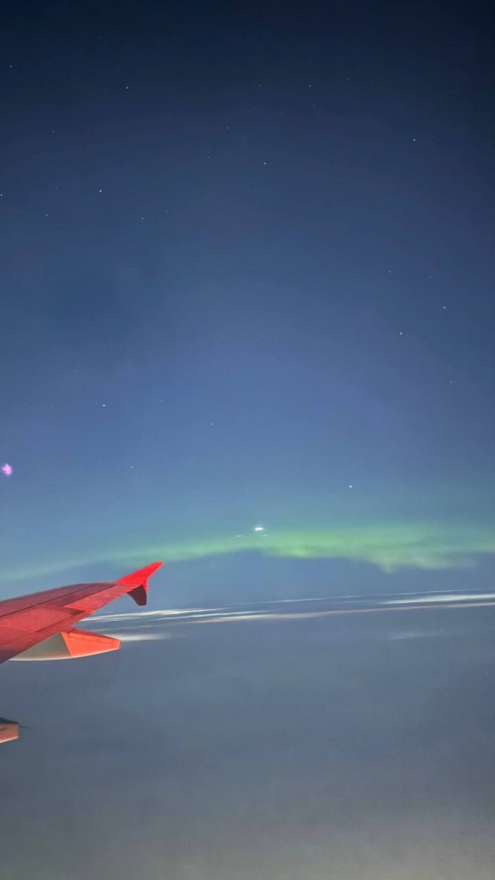 Полярное сияние сопровождало рейс из Екатеринбурга в Петербург.