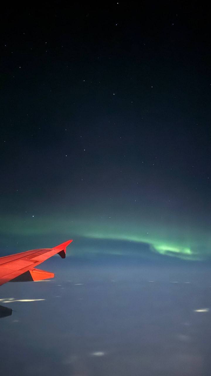 Полярное сияние сопровождало рейс из Екатеринбурга в Петербург.