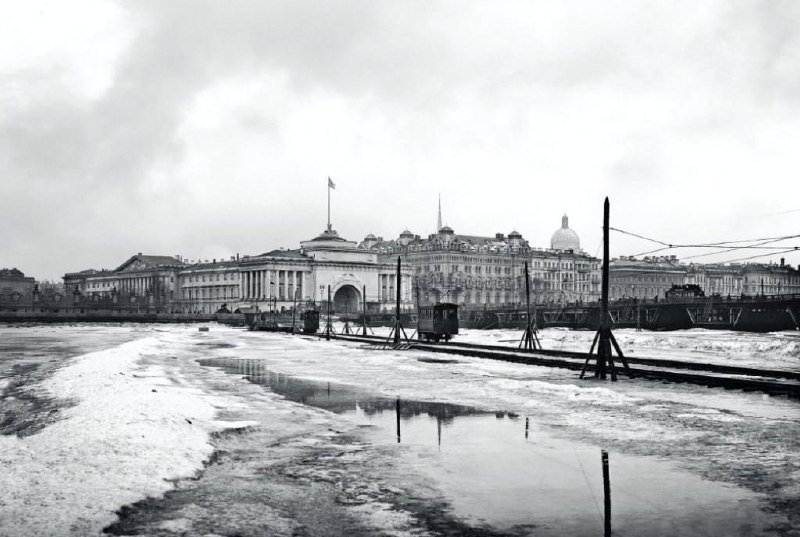 Надо знать: как трамвай ходил по льду Невы  