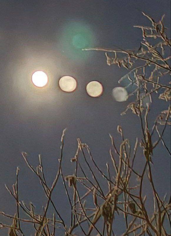 Ночью над Петербургом взошли «четыре Луны»