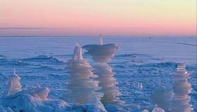 У Финского залива заметили впечатляющие ледяные торосы