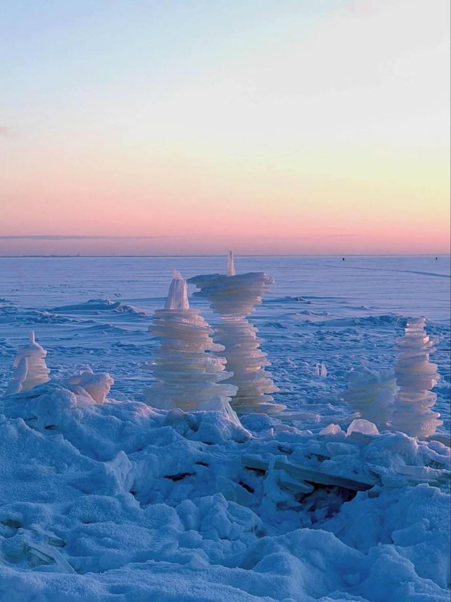 У Финского залива заметили впечатляющие ледяные торосы