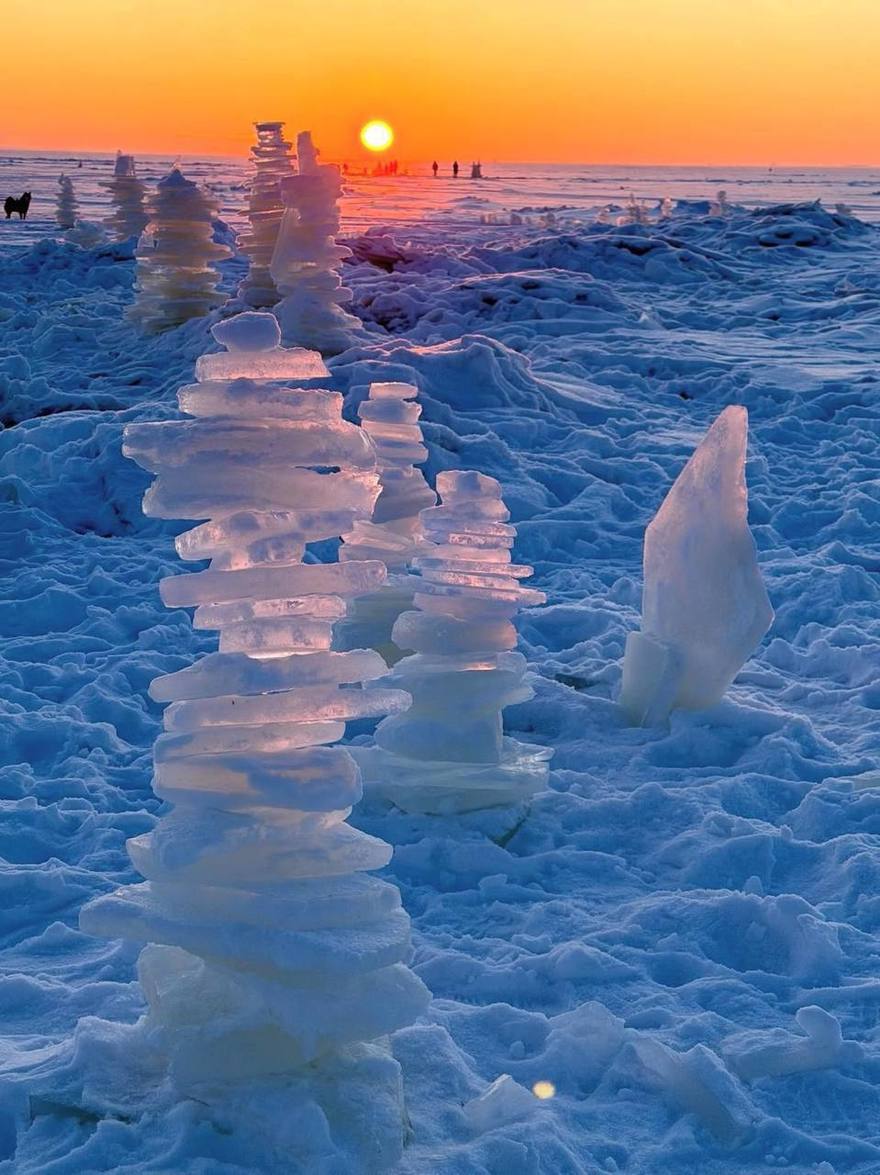 У Финского залива заметили впечатляющие ледяные торосы