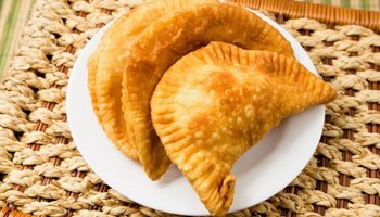 Где можно попробовать вкусные чебуреки в Петербурге