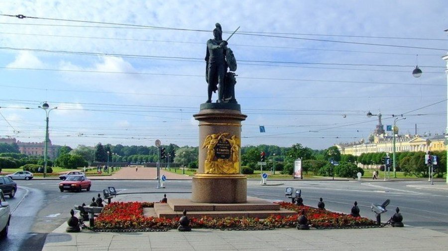 Памятник генералиссимусу Суворову