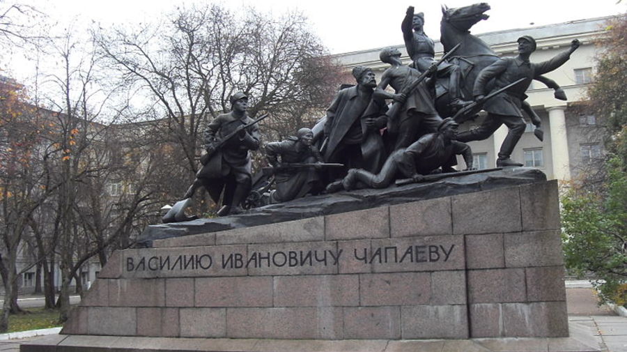 Памятник Чапаеву