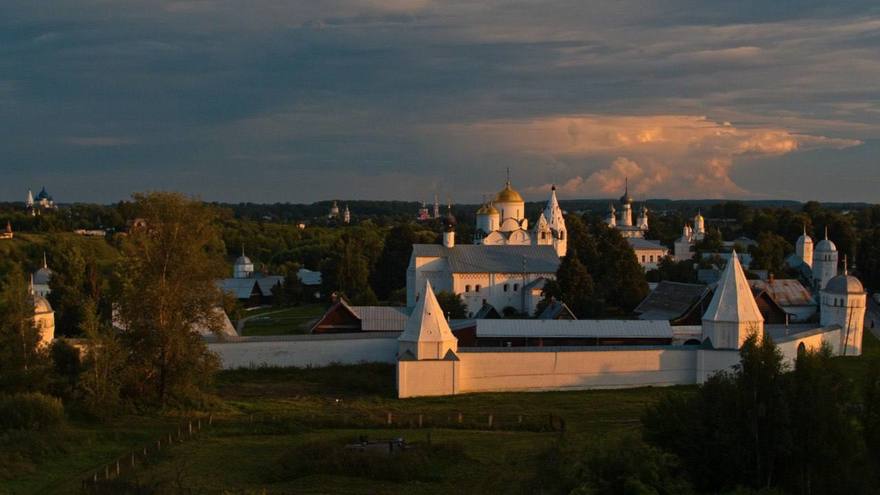 В кинотеатре «Аврора» состоится премьера документального фильма Сергея Дебижева «Суздаль. 1000 лет и один день»